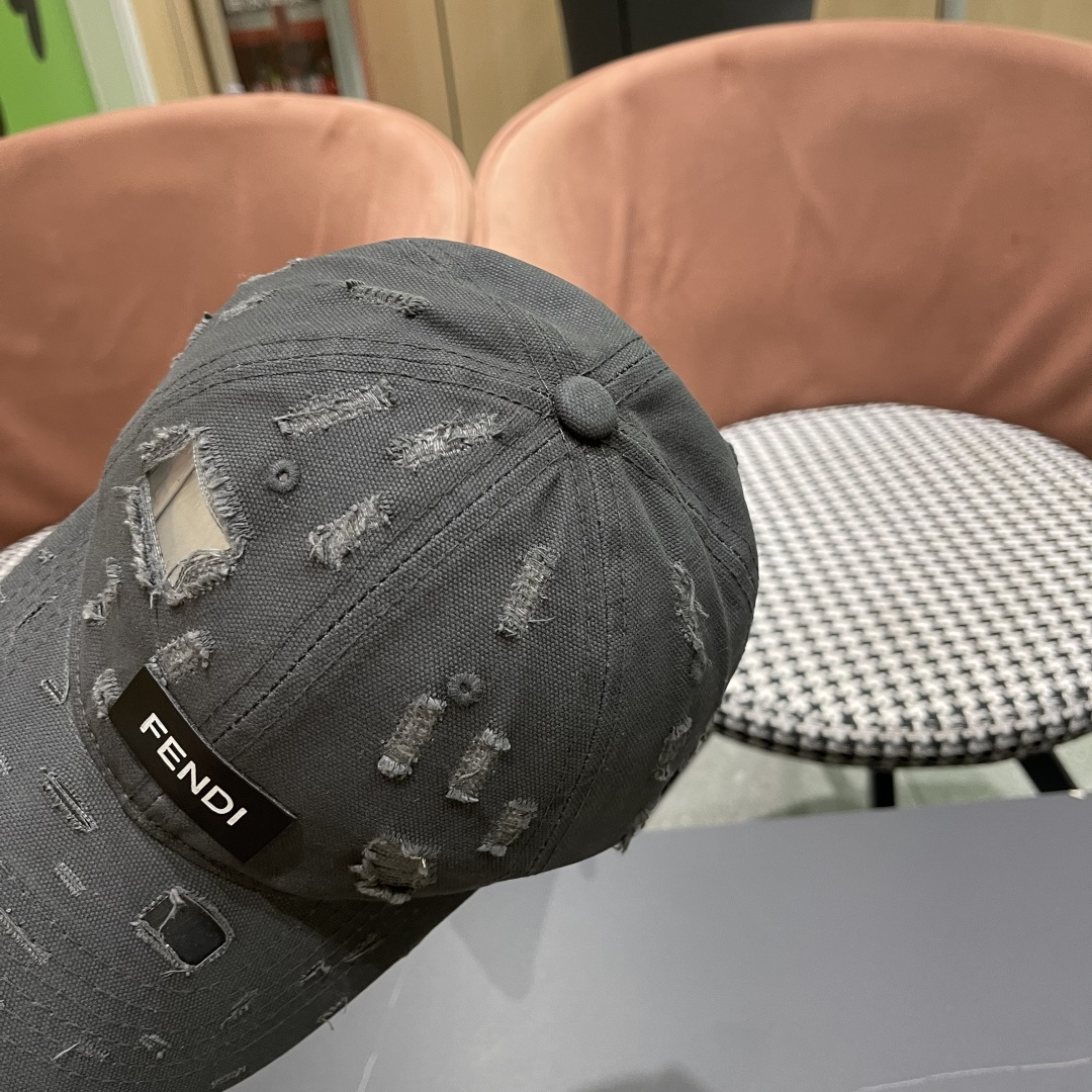  FENDI芬迪 韩版复古做旧日破洞棒球帽子女个性时
尚百搭情侣宽檐大头围鸭舌帽男