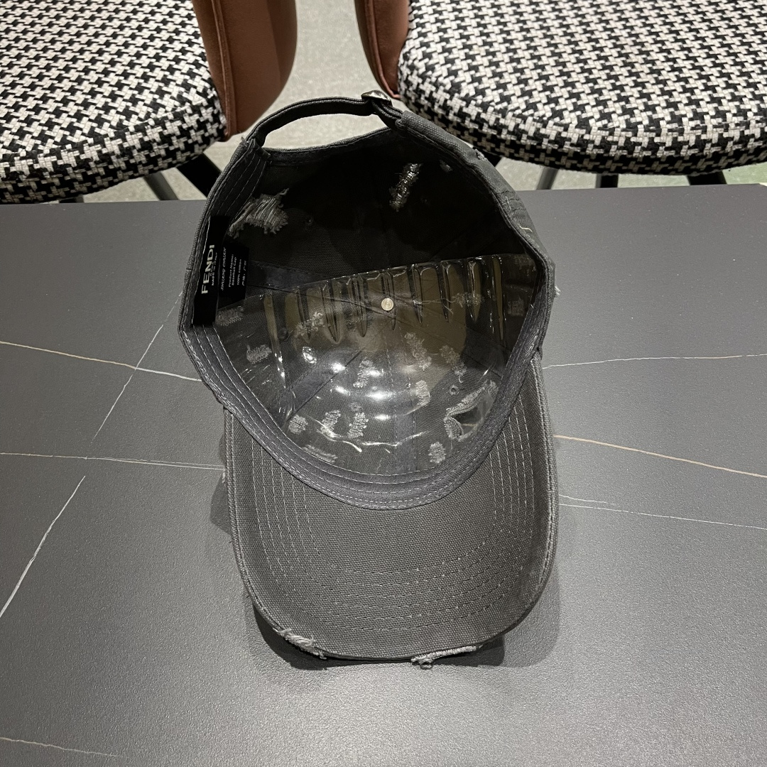  FENDI芬迪 韩版复古做旧日破洞棒球帽子女个性时
尚百搭情侣宽檐大头围鸭舌帽男