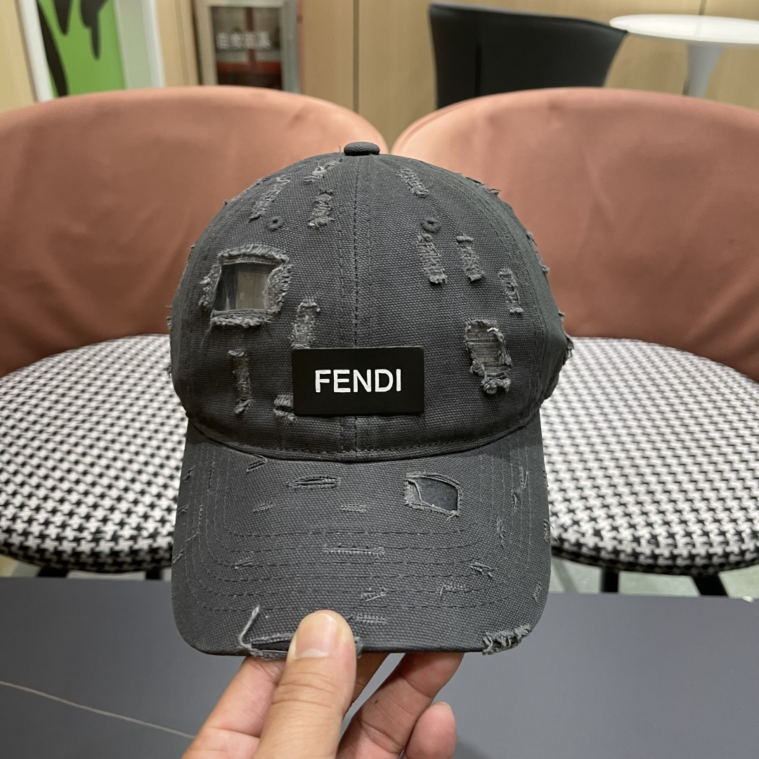  FENDI芬迪 韩版复古做旧日破洞棒球帽子女个性时
尚百搭情侣宽檐大头围鸭舌帽男