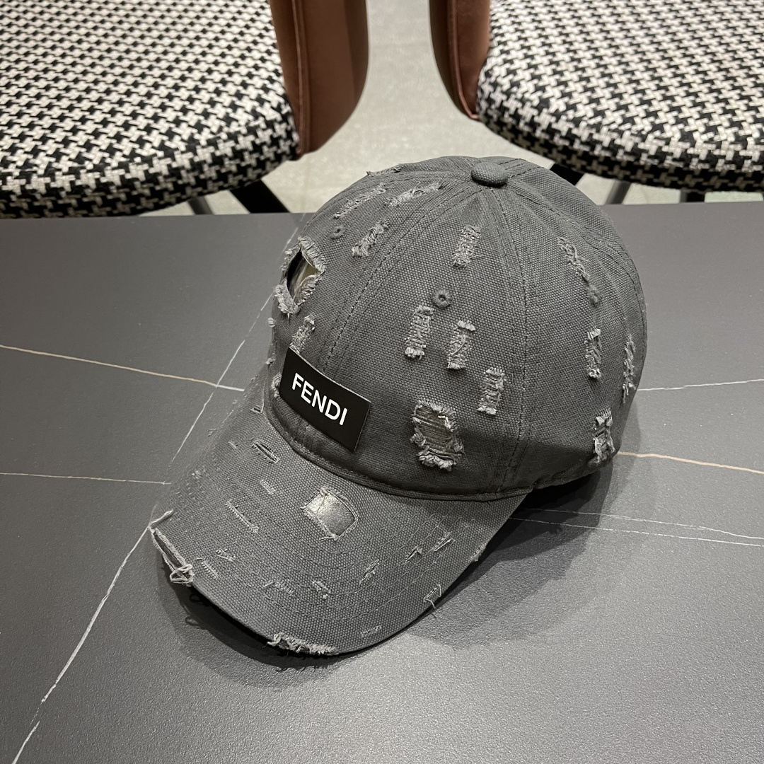  FENDI芬迪 韩版复古做旧日破洞棒球帽子女个性时
尚百搭情侣宽檐大头围鸭舌帽男