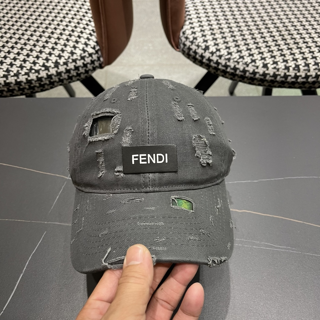  FENDI芬迪 韩版复古做旧日破洞棒球帽子女个性时
尚百搭情侣宽檐大头围鸭舌帽男