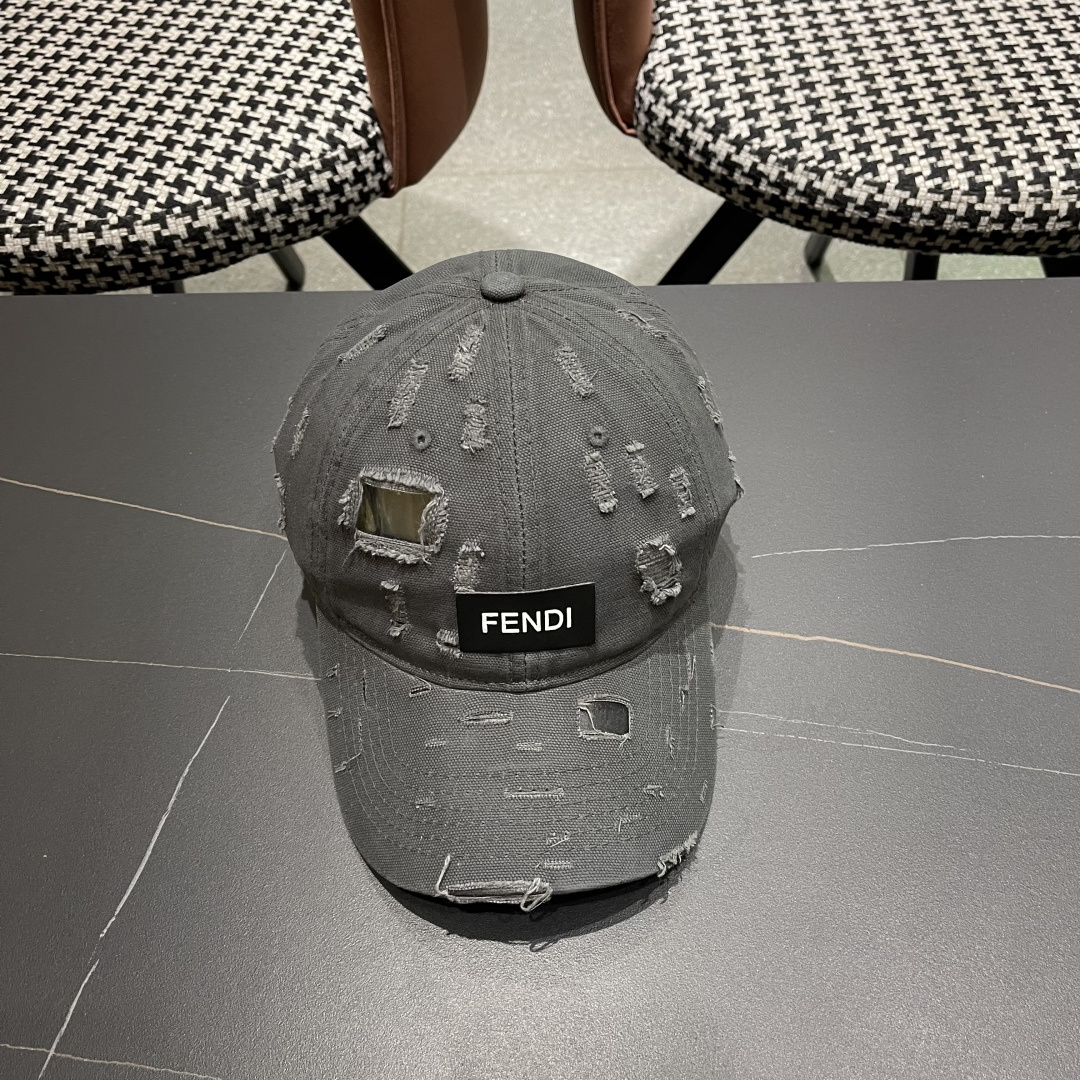  FENDI芬迪 韩版复古做旧日破洞棒球帽子女个性时
尚百搭情侣宽檐大头围鸭舌帽男