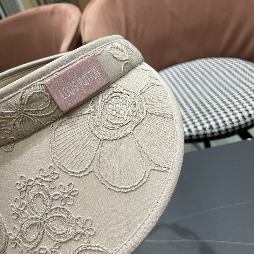  lv路易威登2025新款花朵刺绣空顶帽女春夏出游遮阳防晒帽显脸
小百搭休闲太阳盆帽