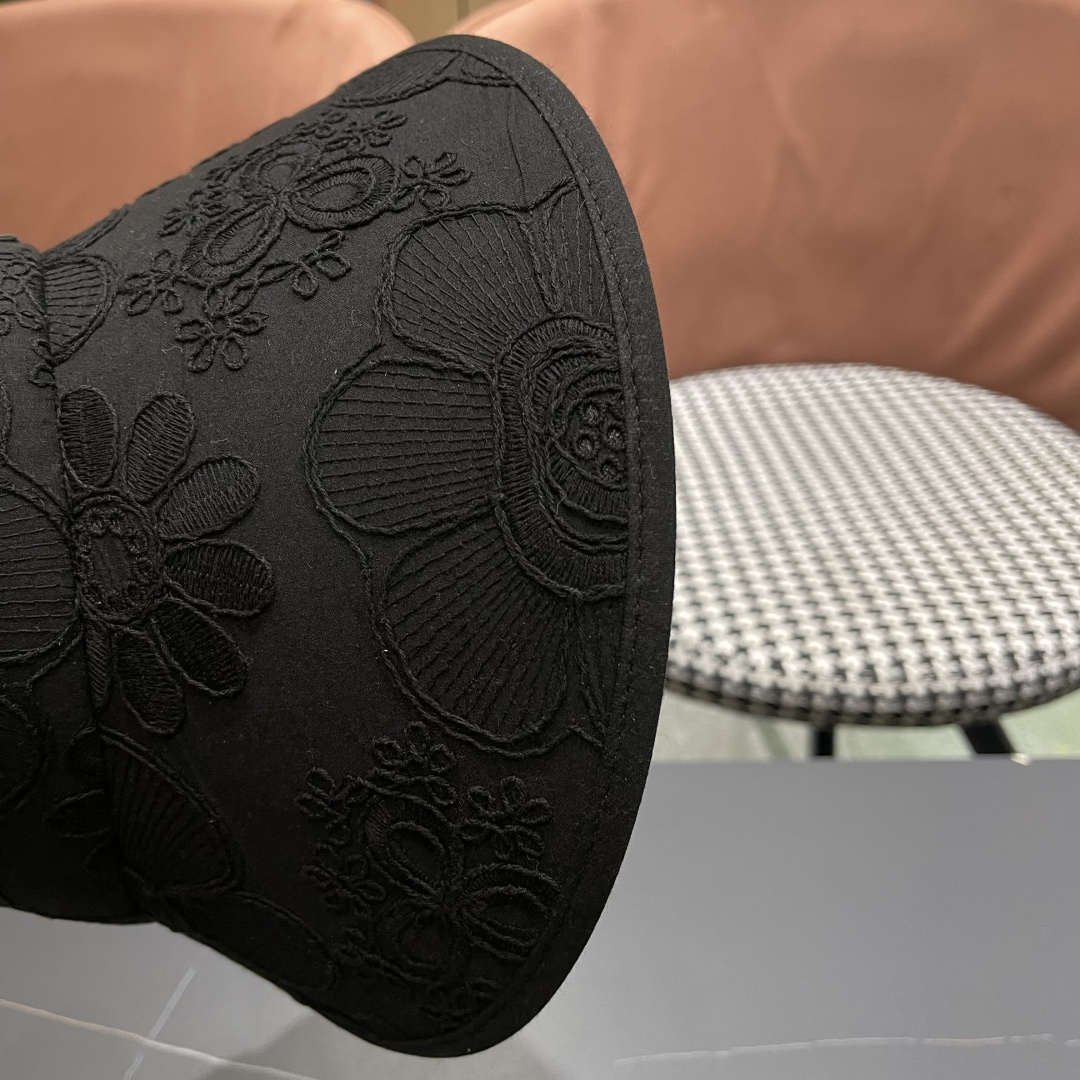  lv路易威登2025新款花朵刺绣空顶帽女春夏出游遮阳防晒帽显脸
小百搭休闲太阳盆帽