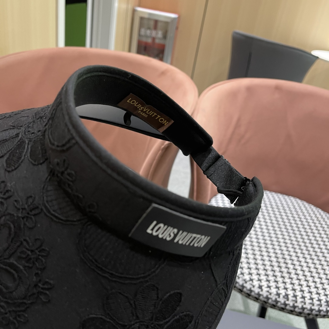  lv路易威登2025新款花朵刺绣空顶帽女春夏出游遮阳防晒帽显脸
小百搭休闲太阳盆帽