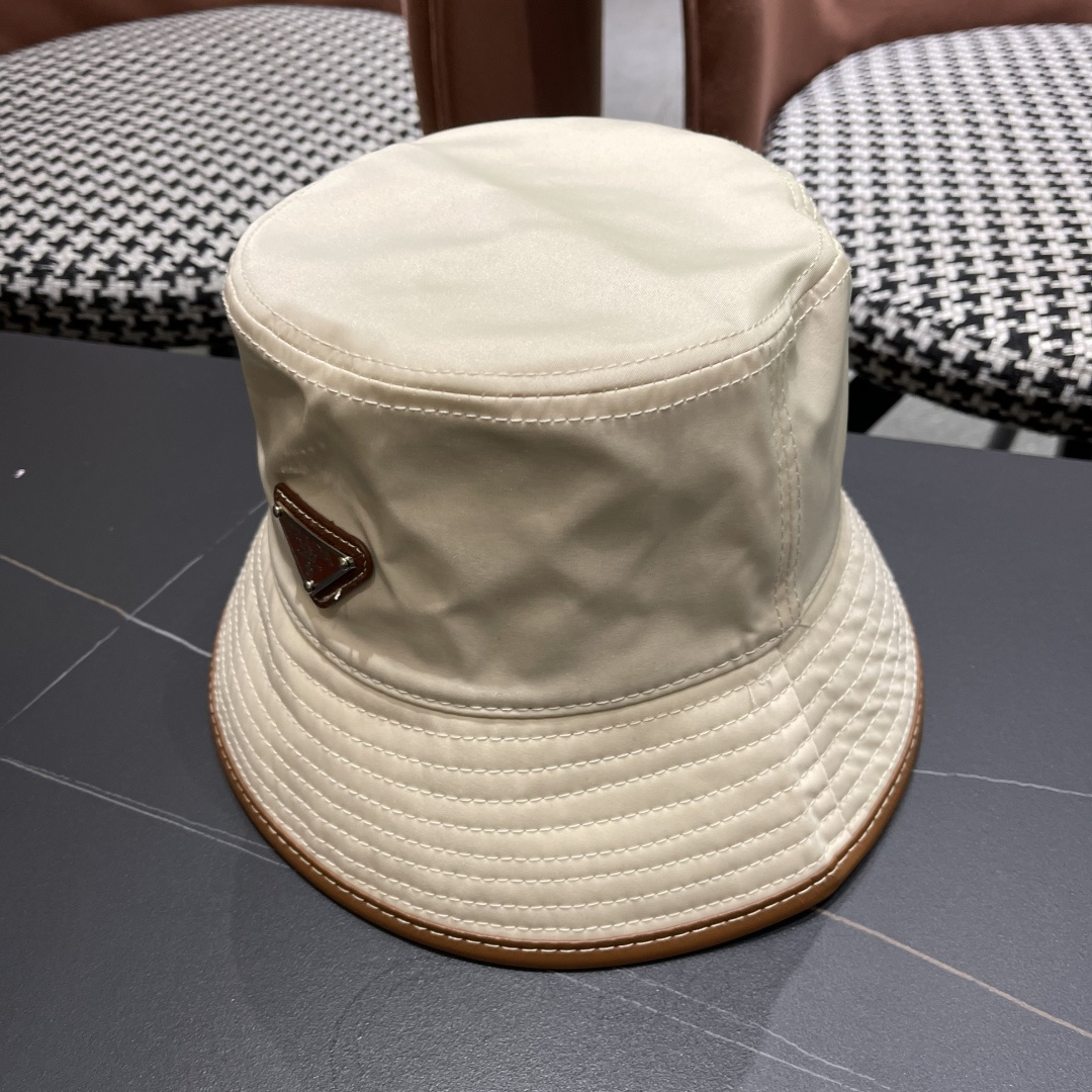  普拉达PRADA 原单渔夫帽，让人耳目一新，头型非常好，可以修饰各种头型，实力百搭款