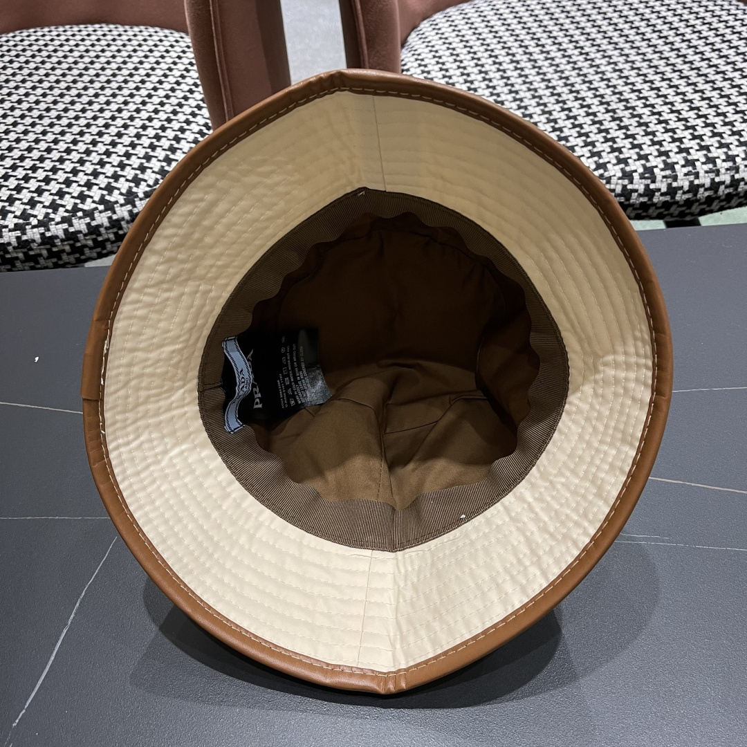  普拉达PRADA 原单渔夫帽，让人耳目一新，头型非常好，可以修饰各种头型，实力百搭款
