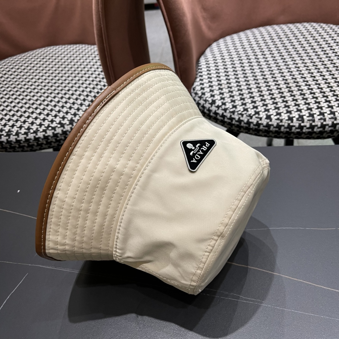  普拉达PRADA 原单渔夫帽，让人耳目一新，头型非常好，可以修饰各种头型，实力百搭款