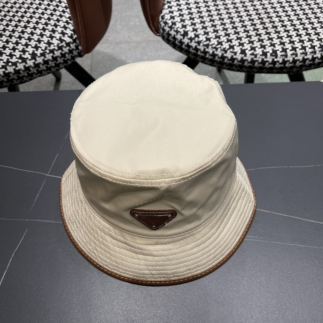  普拉达PRADA 原单渔夫帽，让人耳目一新，头型非常好，可以修饰各种头型，实力百搭款