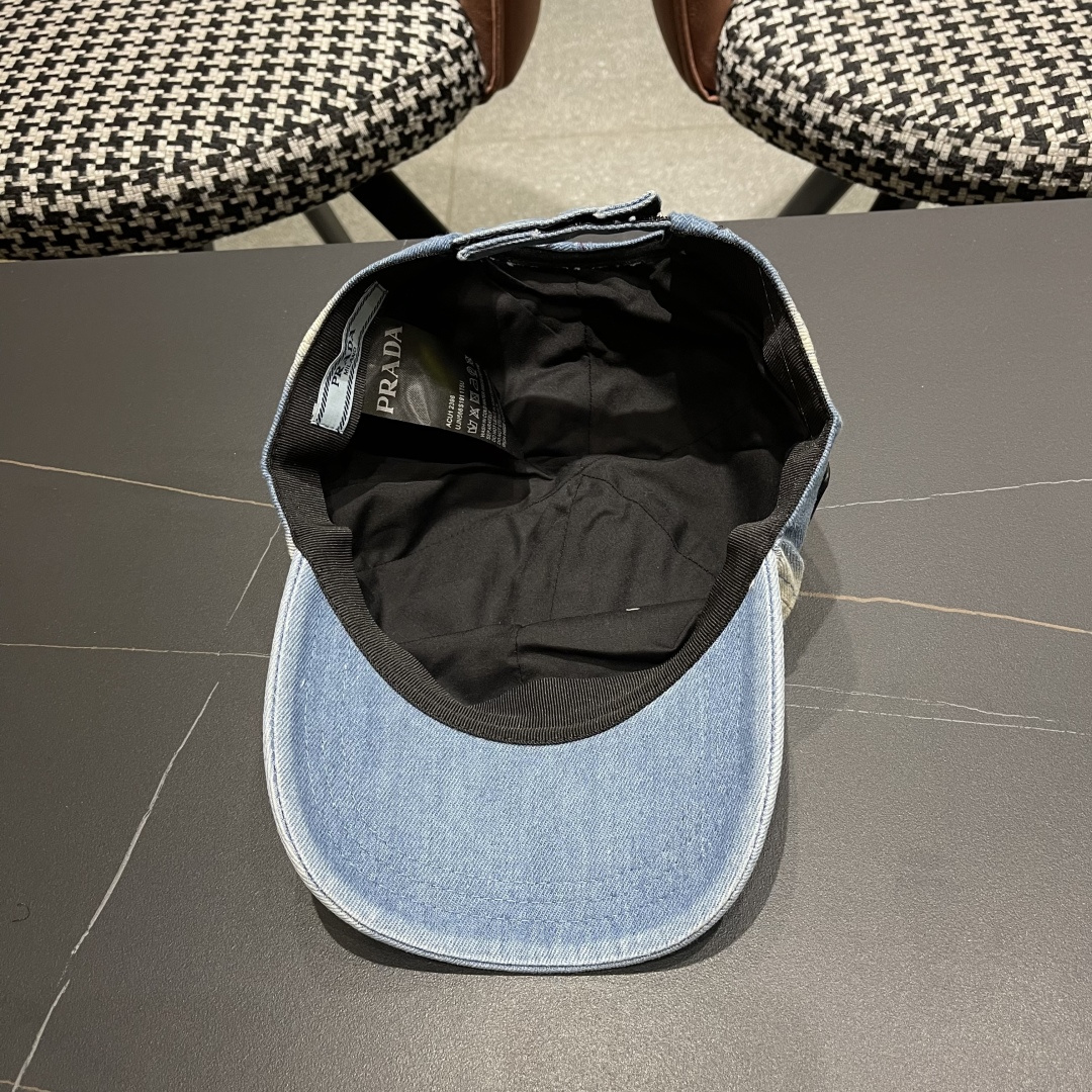  Prada 普拉达2025高品质牛仔布倒三角棒球帽
洗水牛仔色，秀场同款，面料柔软舒适
百搭休闲款，闭