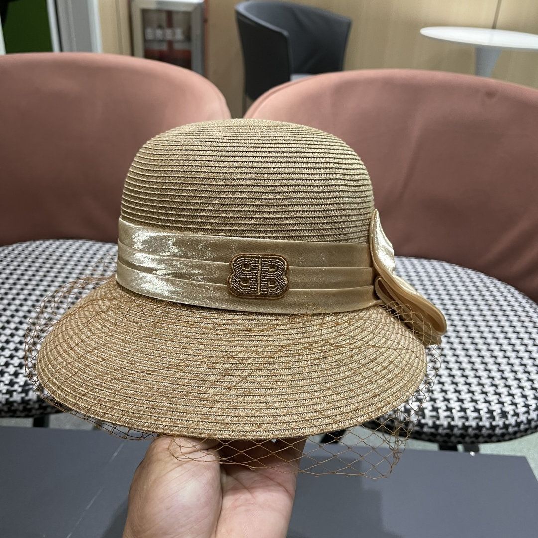  BALENCIAGA巴黎世家草帽2025新款韩系蝴蝶结草帽后开叉渔夫帽女
士海边沙滩帽遮阳帽