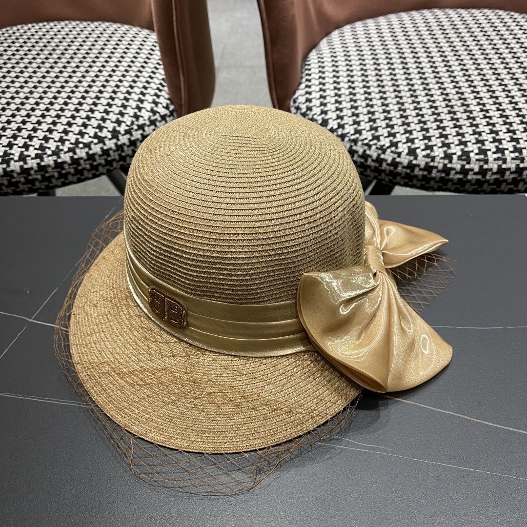  BALENCIAGA巴黎世家草帽2025新款韩系蝴蝶结草帽后开叉渔夫帽女
士海边沙滩帽遮阳帽