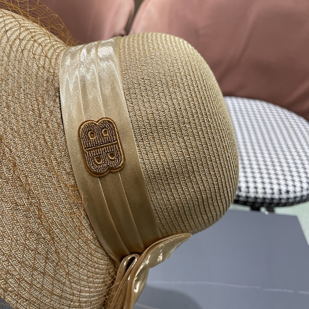  BALENCIAGA巴黎世家草帽2025新款韩系蝴蝶结草帽后开叉渔夫帽女
士海边沙滩帽遮阳帽