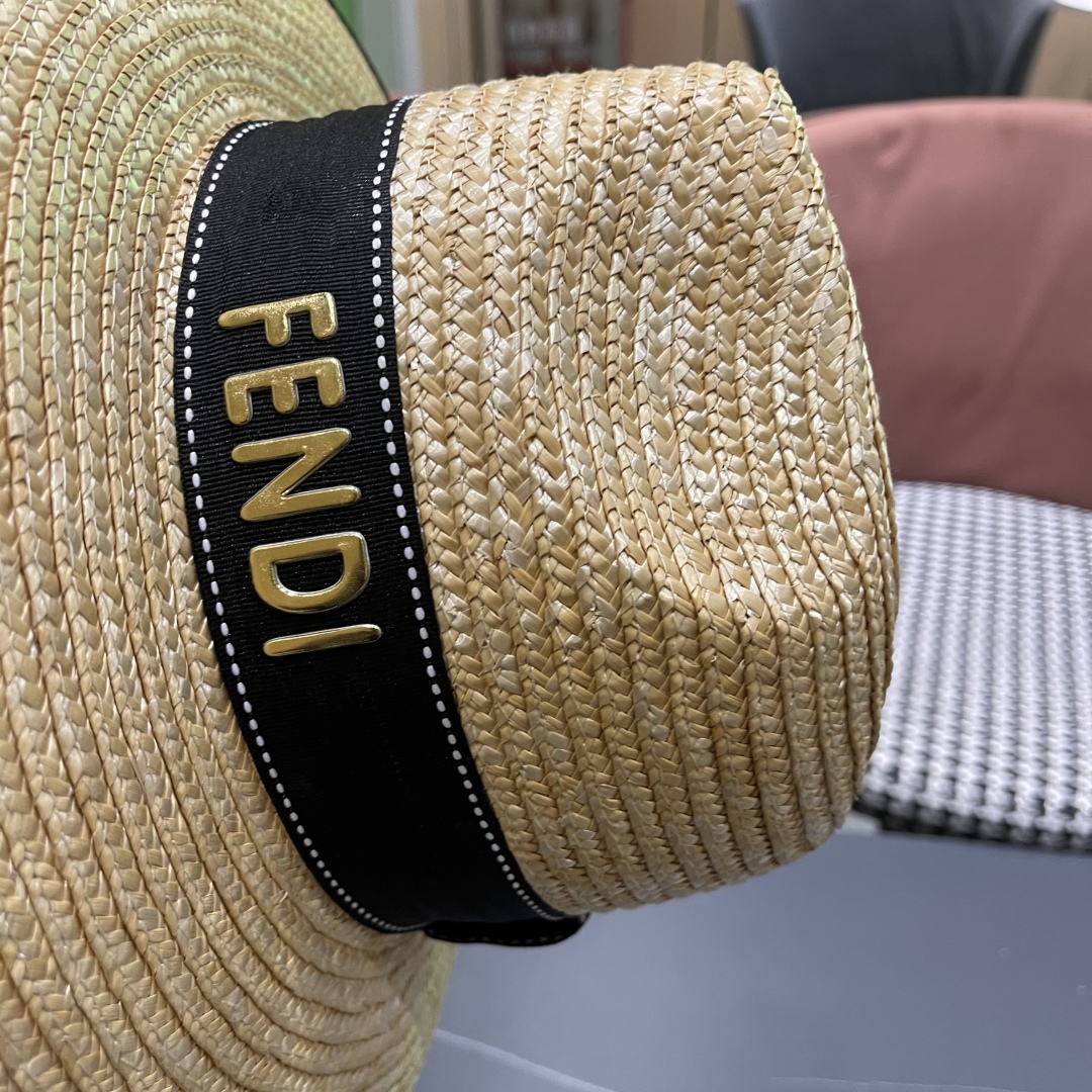  芬迪FENDI大帽檐麦秆爵士草帽女夏新款海边防晒遮阳巴拿马
法式复古草编帽子