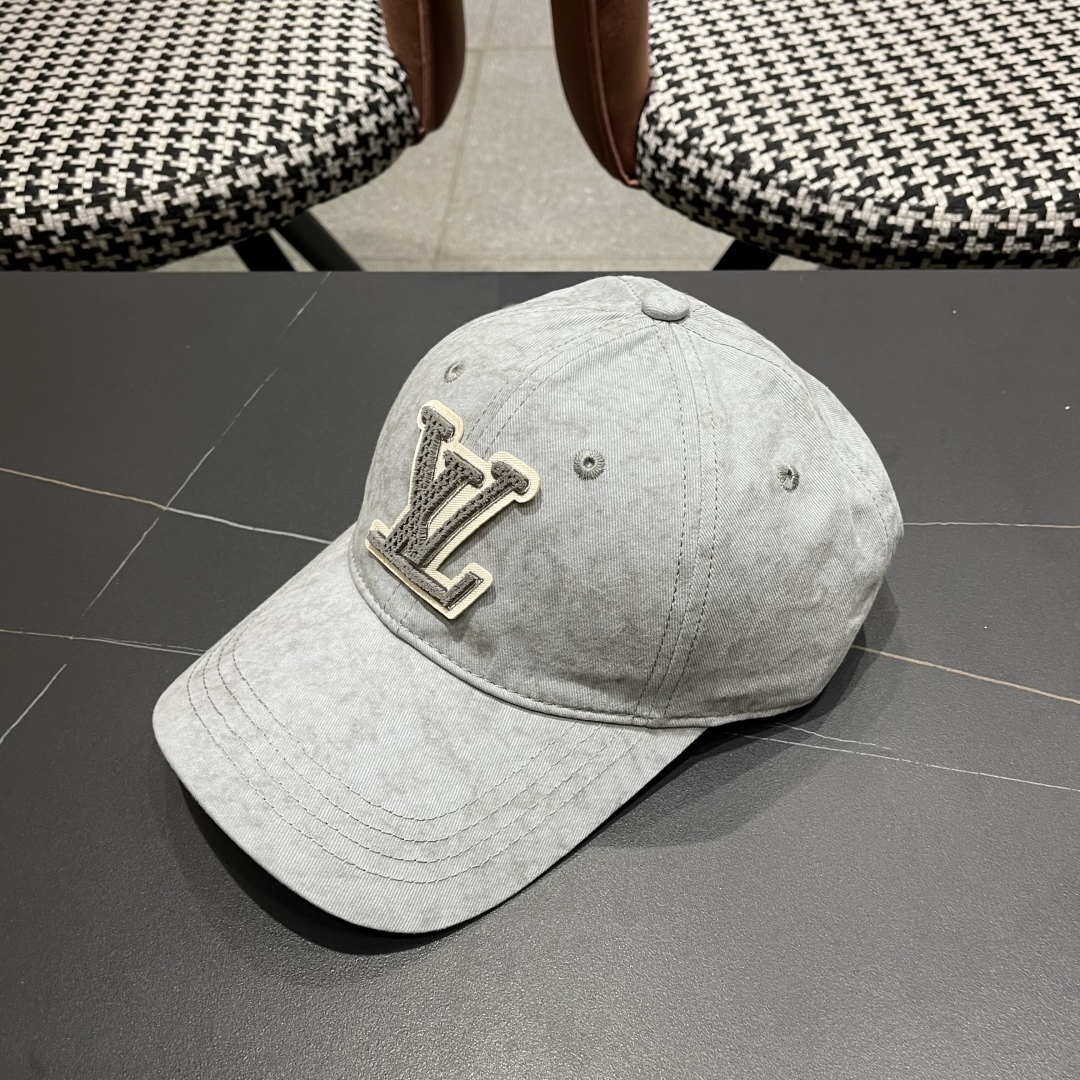  LV路易威登新款棒球帽,火爆技术升级，洗水风街头风十足
更符合现在时尚小哥哥小姐姐的style，机场街