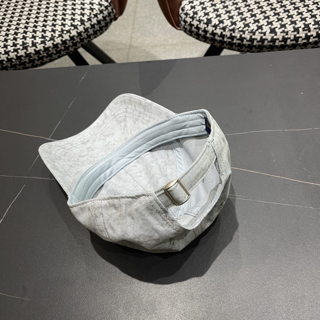  LV路易威登新款棒球帽,火爆技术升级，洗水风街头风十足
更符合现在时尚小哥哥小姐姐的style，机场街