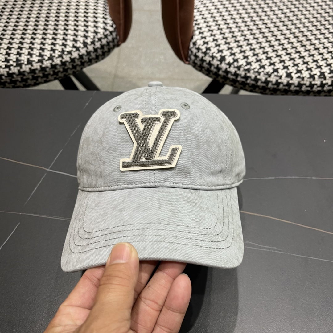  LV路易威登新款棒球帽,火爆技术升级，洗水风街头风十足
更符合现在时尚小哥哥小姐姐的style，机场街