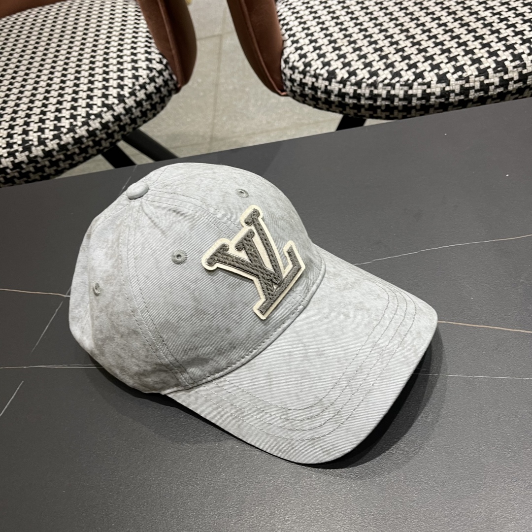  LV路易威登新款棒球帽,火爆技术升级，洗水风街头风十足
更符合现在时尚小哥哥小姐姐的style，机场街