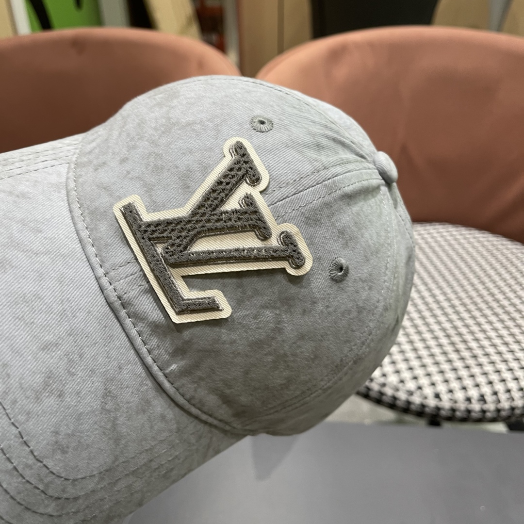  LV路易威登新款棒球帽,火爆技术升级，洗水风街头风十足
更符合现在时尚小哥哥小姐姐的style，机场街