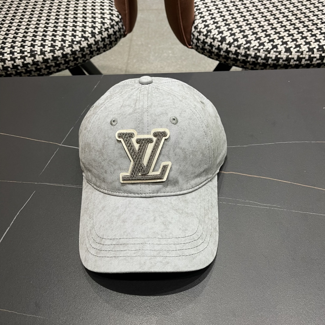 LV路易威登新款棒球帽,火爆技术升级，洗水风街头风十足
更符合现在时尚小哥哥小姐姐的style，机场街