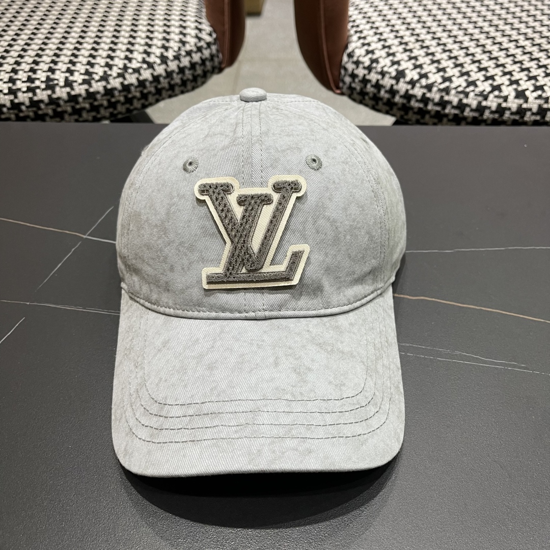  LV路易威登新款棒球帽,火爆技术升级，洗水风街头风十足
更符合现在时尚小哥哥小姐姐的style，机场街