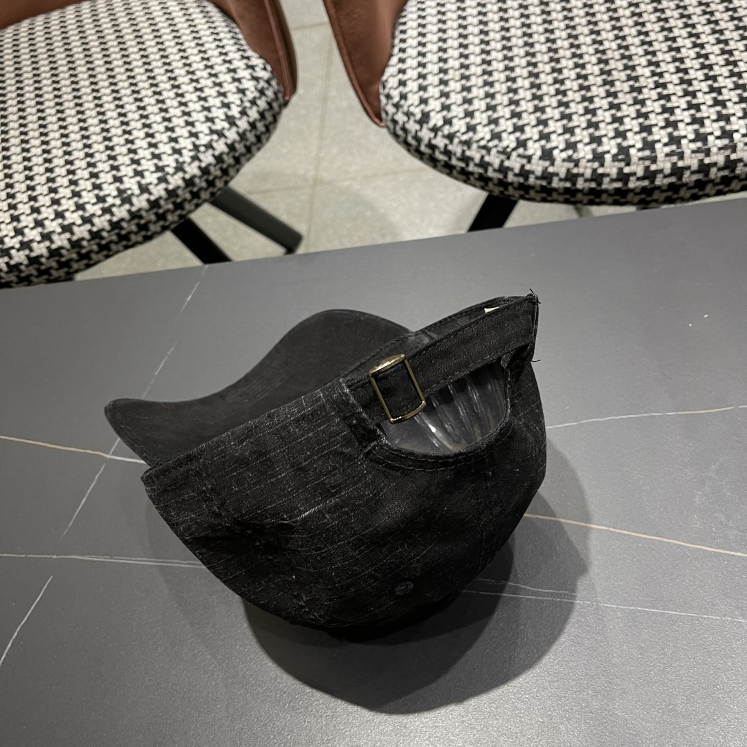 💛赛琳 CELINE 25春款棒球帽🧢 🔥新款棒球帽🧢，出街必备超好搭配，赶紧入手！