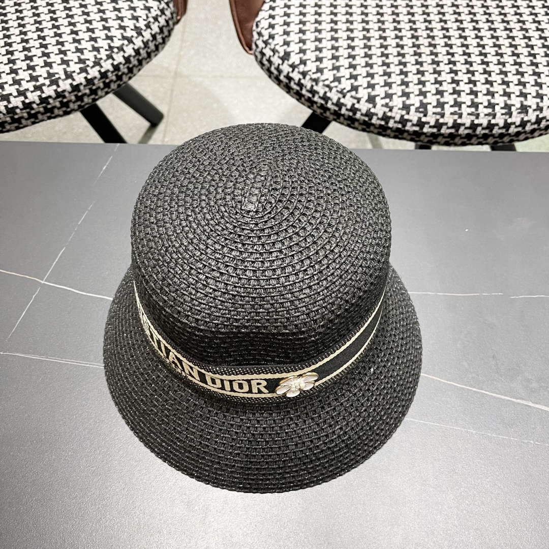  【DIOR迪奥】2025新款水桶草镂空遮阳草帽盆帽🤩沙滩风，简约大方，百搭单品～出街首选，新款帽型超美