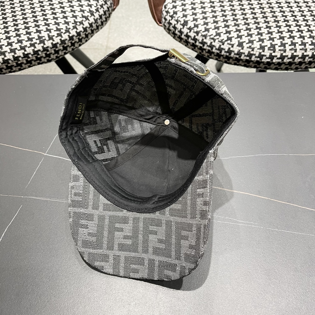    Fendi（芬迪）新款原单棒球帽， 双F提花，专柜常年热卖款，口碑极佳，11开模订制，原版提花轻盈