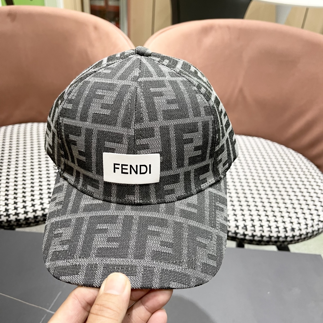    Fendi（芬迪）新款原单棒球帽， 双F提花，专柜常年热卖款，口碑极佳，11开模订制，原版提花轻盈