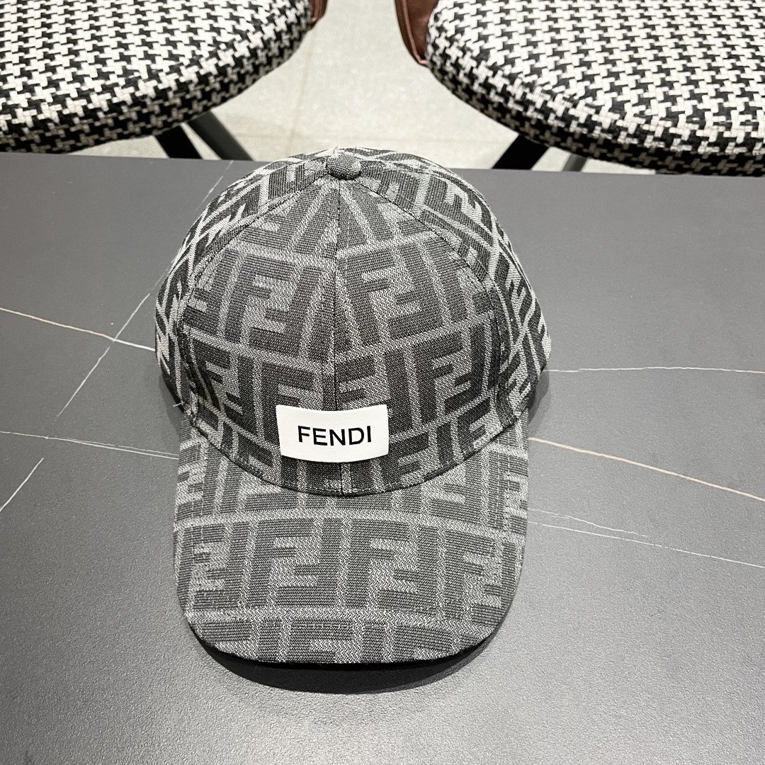    Fendi（芬迪）新款原单棒球帽， 双F提花，专柜常年热卖款，口碑极佳，11开模订制，原版提花轻盈