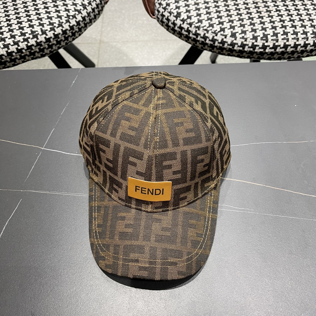    Fendi（芬迪）新款原单棒球帽， 双F提花，专柜常年热卖款，口碑极佳，11开模订制，原版提花轻盈