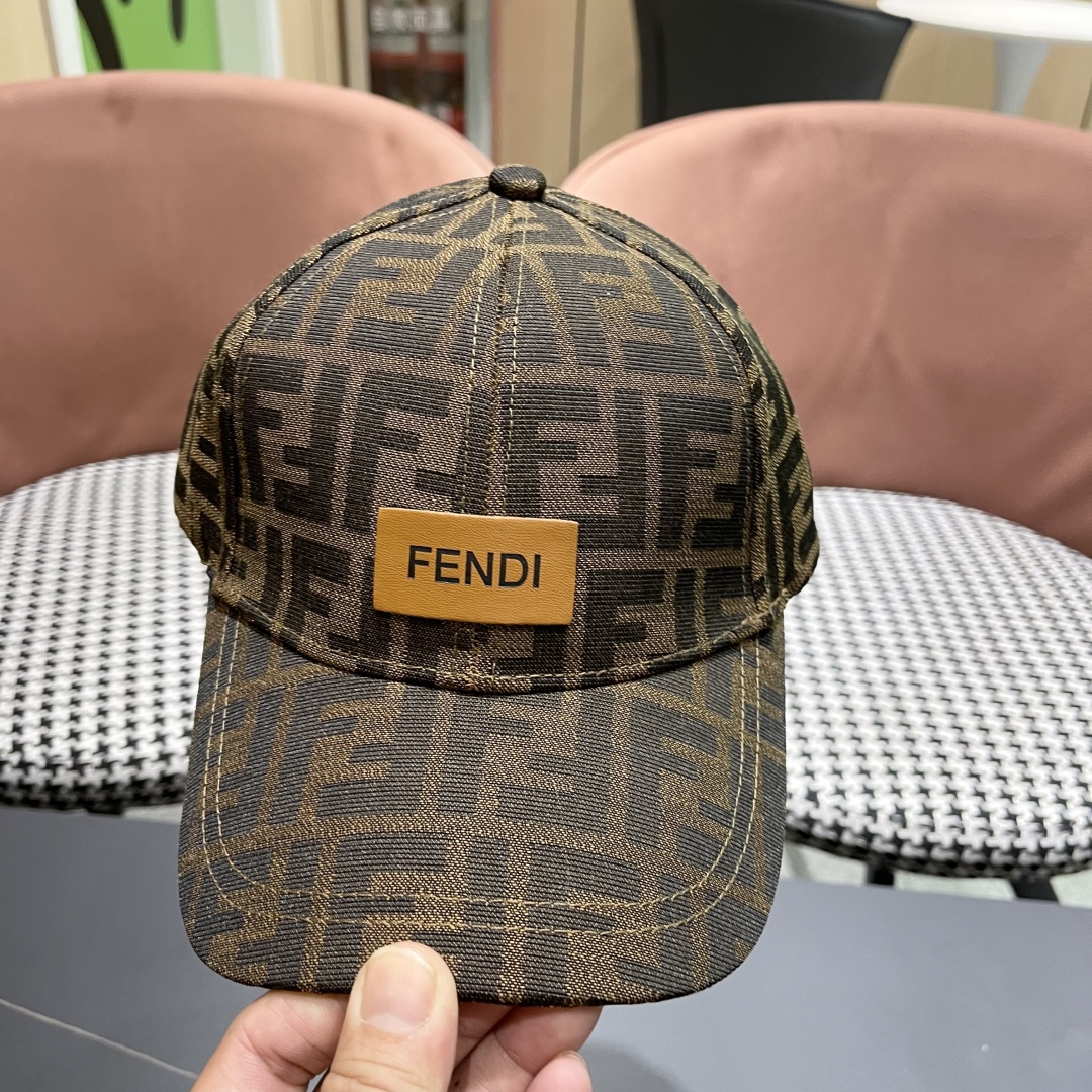   Fendi（芬迪）新款原单棒球帽， 双F提花，专柜常年热卖款，口碑极佳，11开模订制，原版提花轻盈
