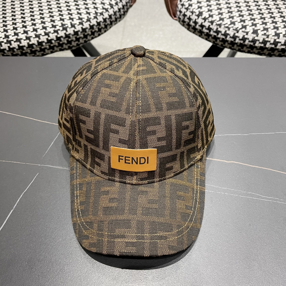    Fendi（芬迪）新款原单棒球帽， 双F提花，专柜常年热卖款，口碑极佳，11开模订制，原版提花轻盈