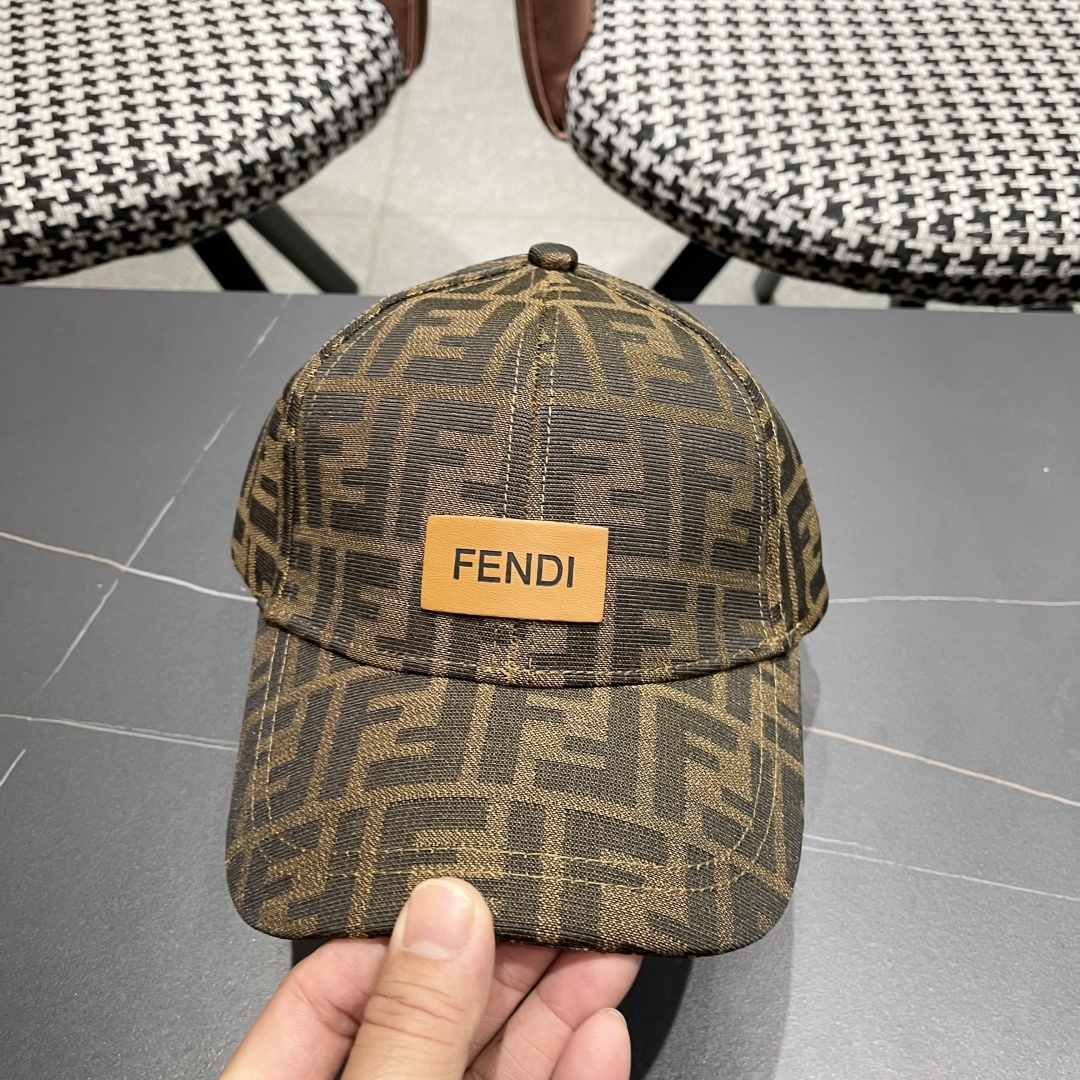    Fendi（芬迪）新款原单棒球帽， 双F提花，专柜常年热卖款，口碑极佳，11开模订制，原版提花轻盈
