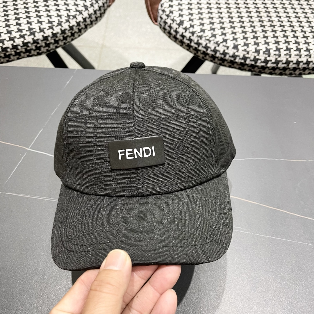    Fendi（芬迪）新款原单棒球帽， 双F提花，专柜常年热卖款，口碑极佳，11开模订制，原版提花轻盈