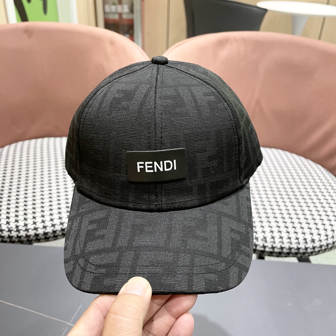    Fendi（芬迪）新款原单棒球帽， 双F提花，专柜常年热卖款，口碑极佳，11开模订制，原版提花轻盈