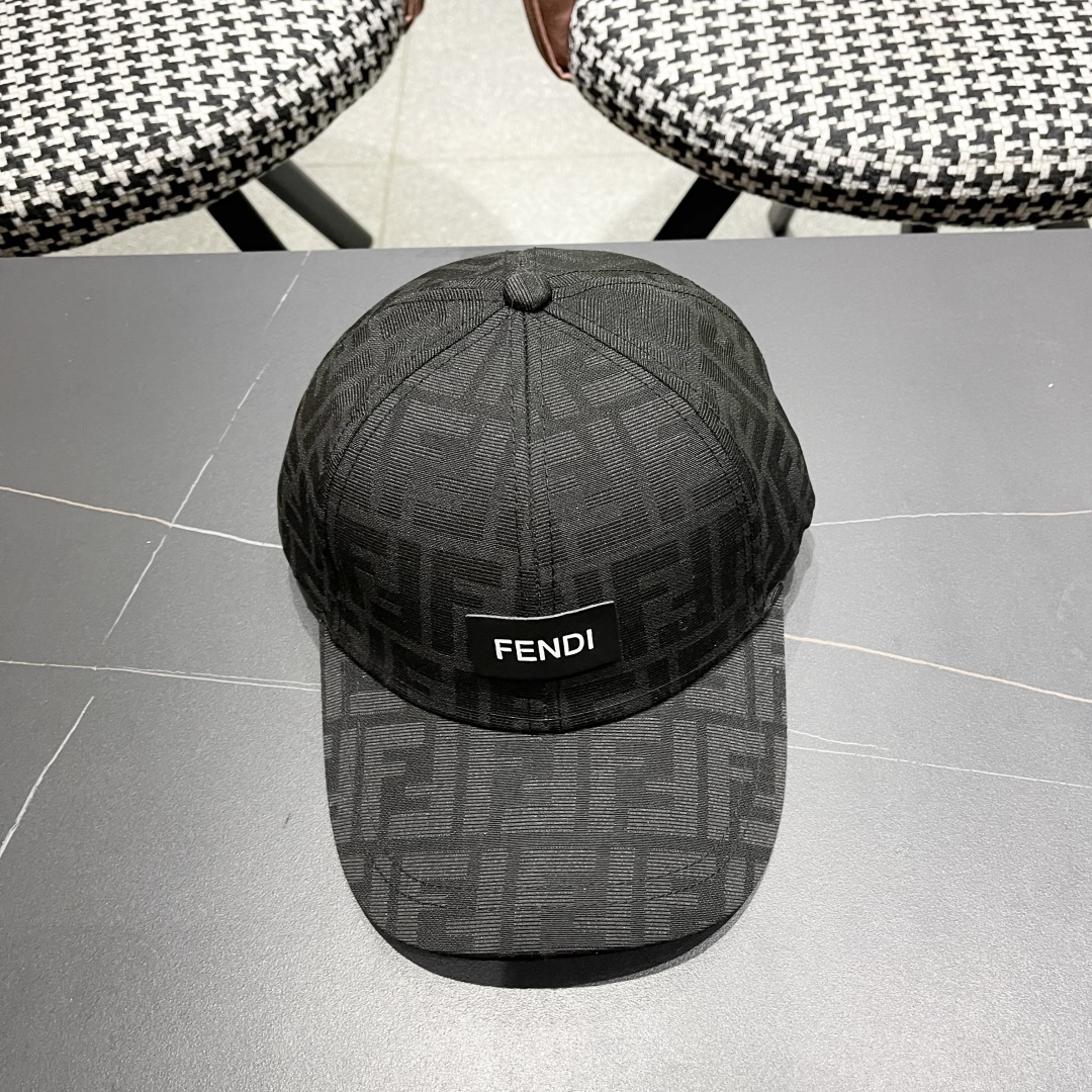    Fendi（芬迪）新款原单棒球帽， 双F提花，专柜常年热卖款，口碑极佳，11开模订制，原版提花轻盈