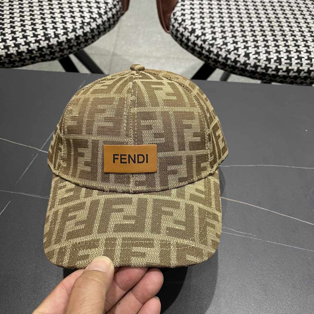    Fendi（芬迪）新款原单棒球帽， 双F提花，专柜常年热卖款，口碑极佳，11开模订制，原版提花轻盈