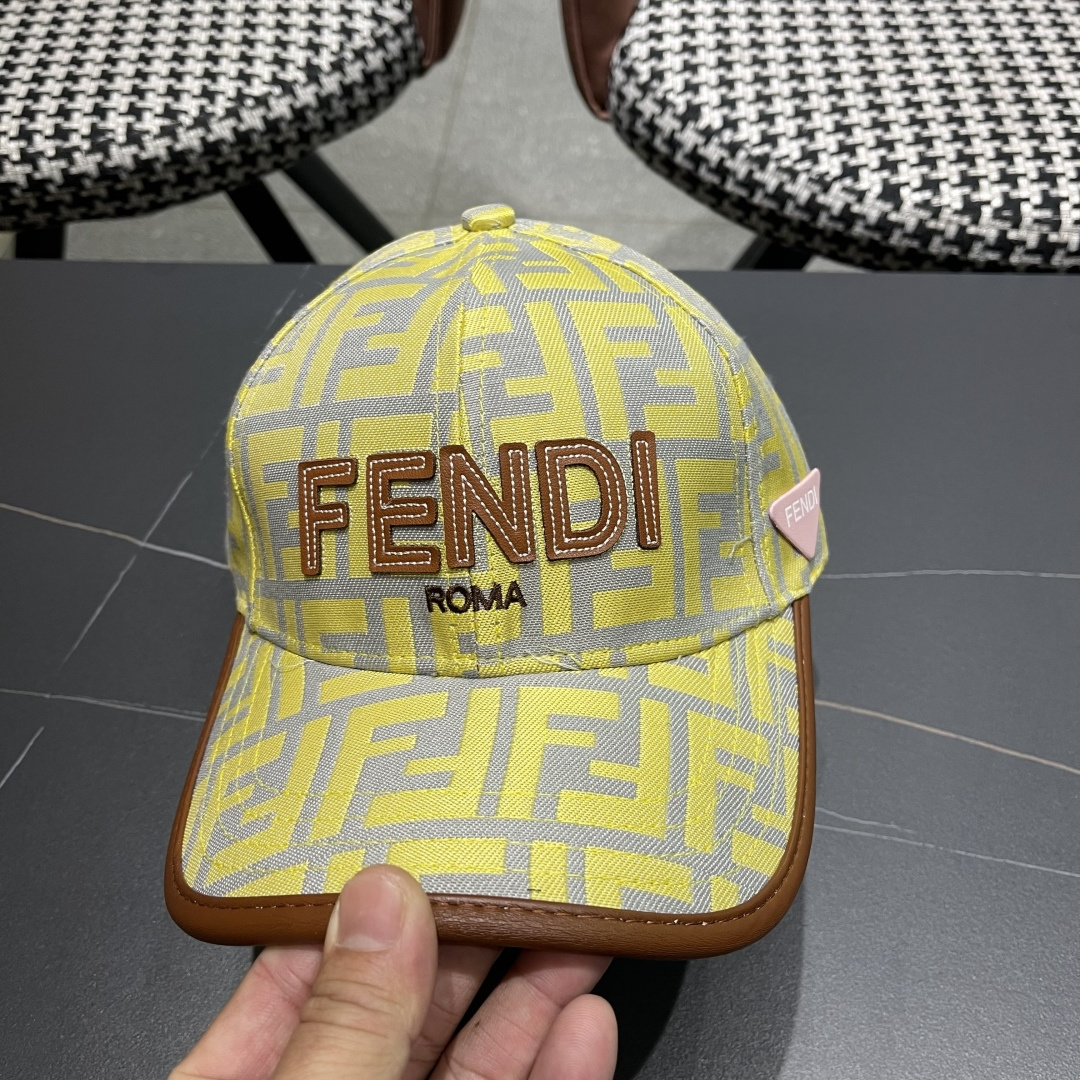 芬迪FF原单棒球帽［比起其他帽子的优势，适中的檐有修饰脸型的效果搭配的造型也是以休闲舒适的服装为主，适合