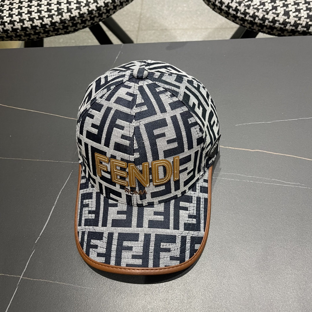 芬迪FF原单棒球帽［比起其他帽子的优势，适中的檐有修饰脸型的效果搭配的造型也是以休闲舒适的服装为主，适合