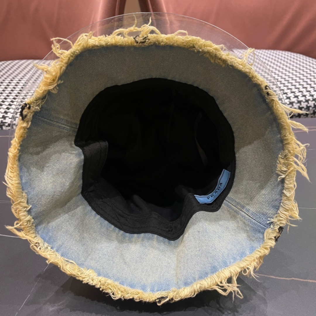 
👒普拉达Prada 新款水桶牛仔渔夫帽， 精致格调有感觉，断货热门，质量超赞