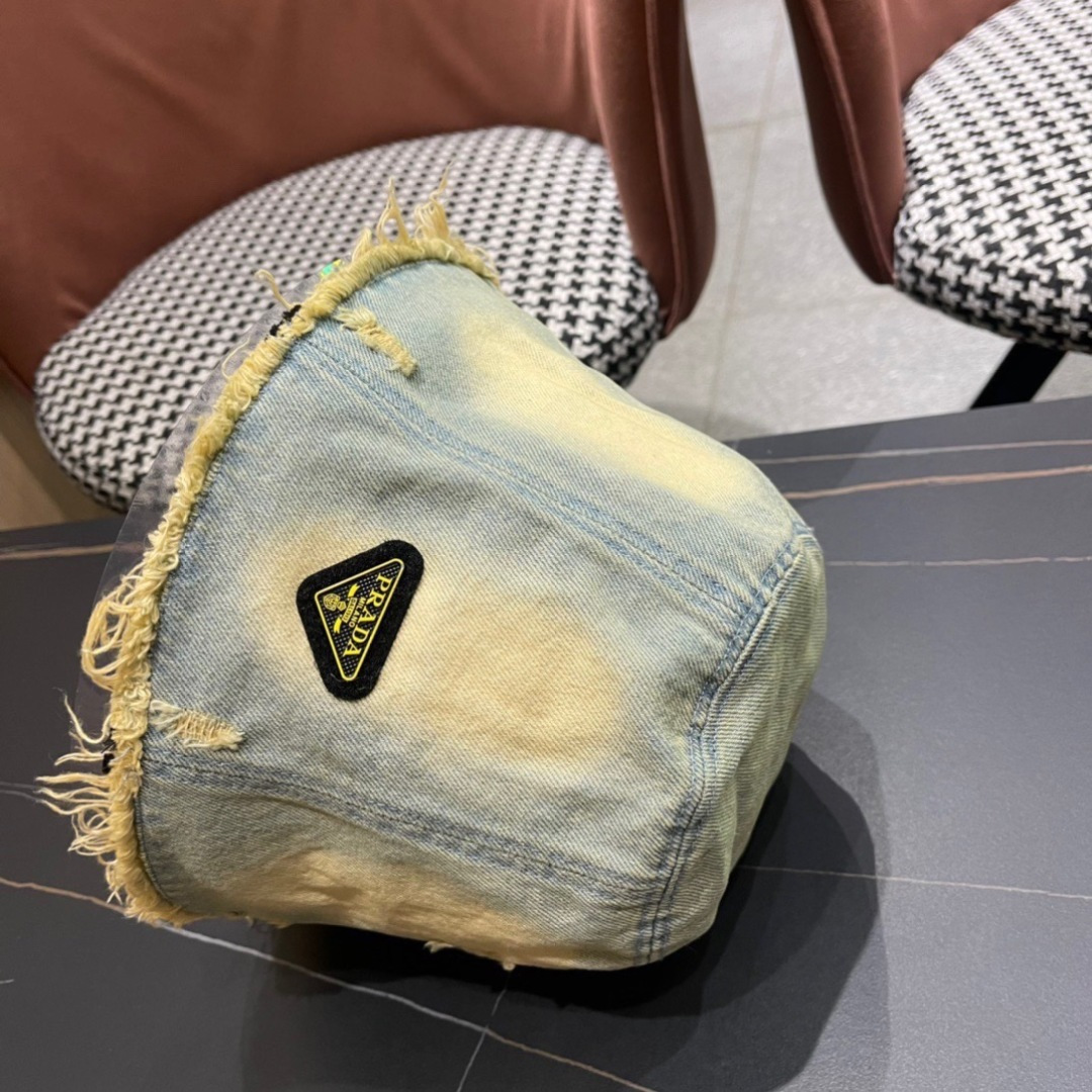 
👒普拉达Prada 新款水桶牛仔渔夫帽， 精致格调有感觉，断货热门，质量超赞