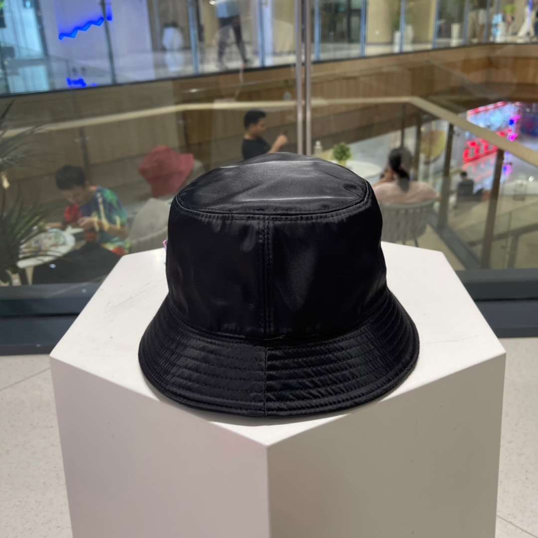 LV路易威登出经典渔夫帽，非常经典的经典，流行的复古美，四季可用，出门必备，非常显脸小