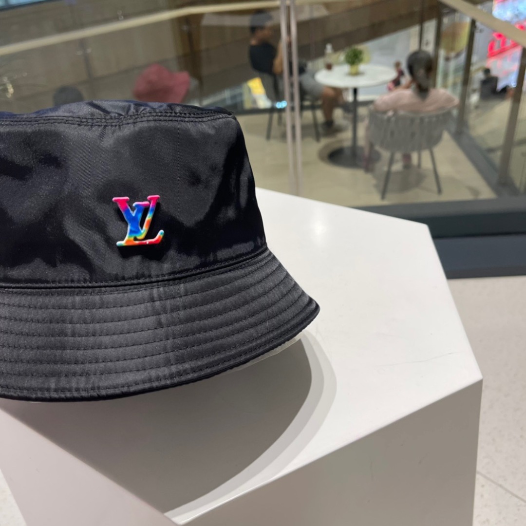  LV路易威登出经典渔夫帽，非常经典的经典，流行的复古美，四季可用，出门必备，非常显脸小