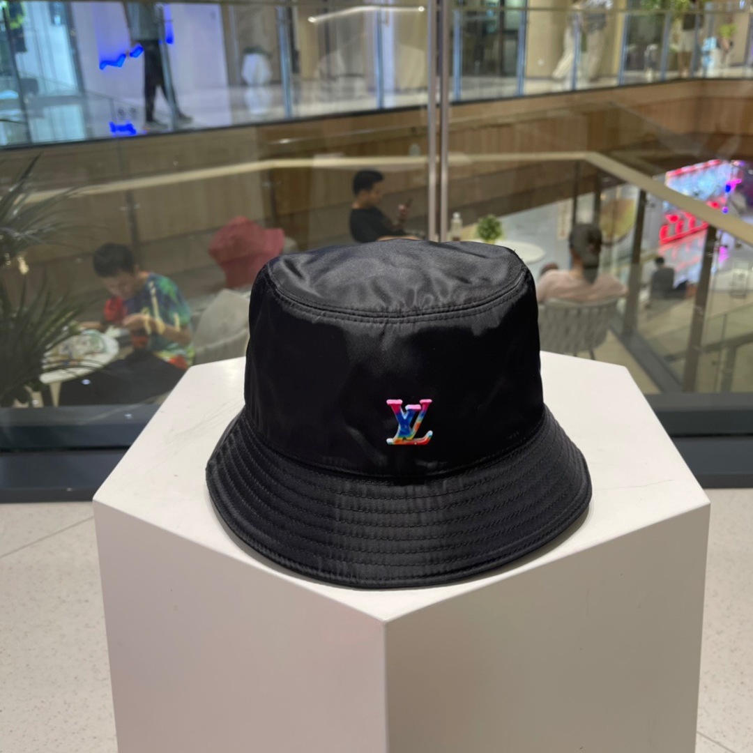  LV路易威登出经典渔夫帽，非常经典的经典，流行的复古美，四季可用，出门必备，非常显脸小