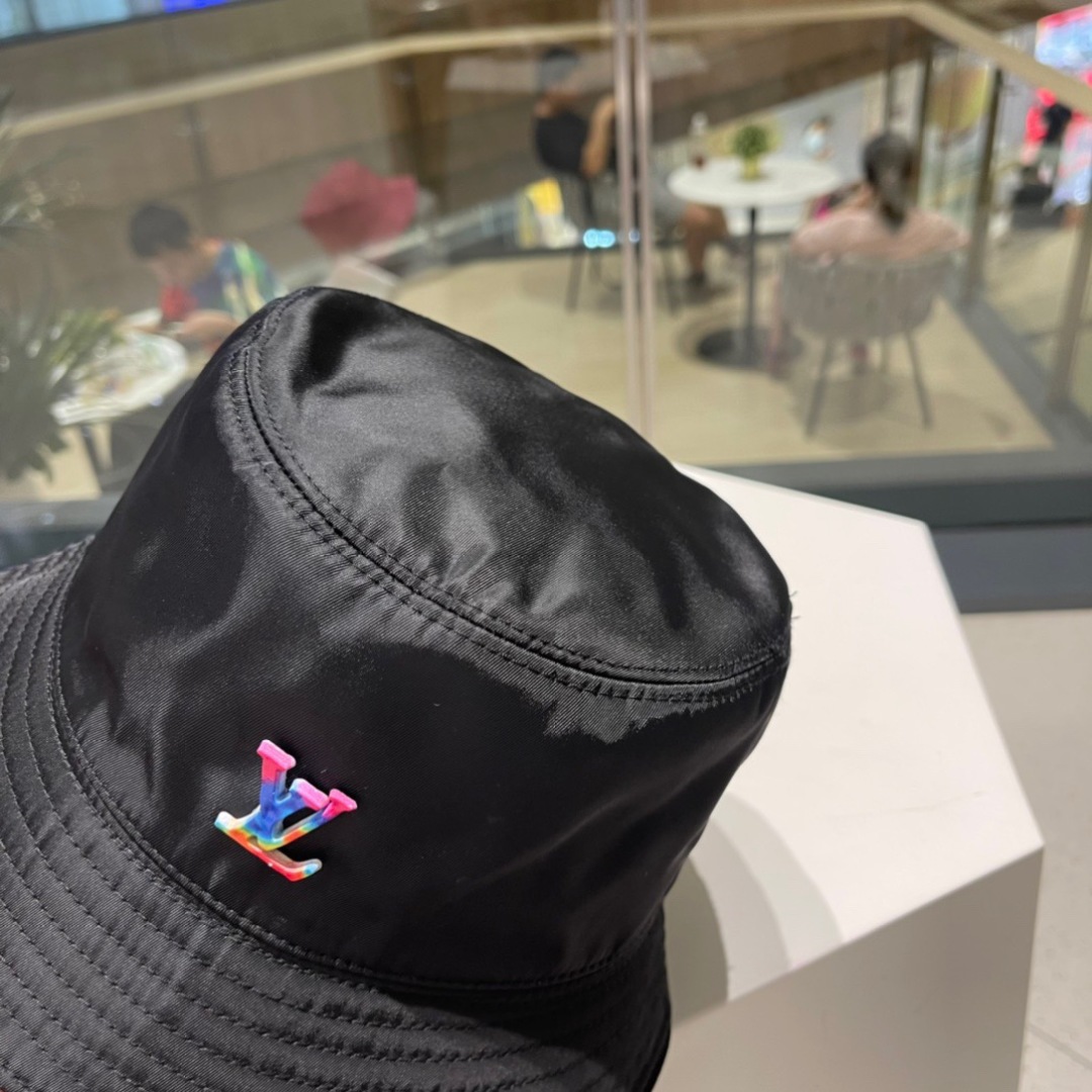  LV路易威登出经典渔夫帽，非常经典的经典，流行的复古美，四季可用，出门必备，非常显脸小