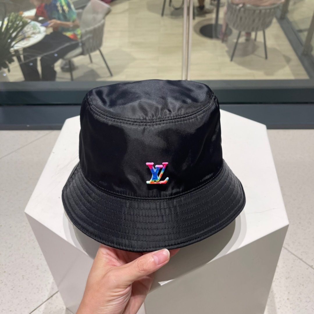  LV路易威登出经典渔夫帽，非常经典的经典，流行的复古美，四季可用，出门必备，非常显脸小