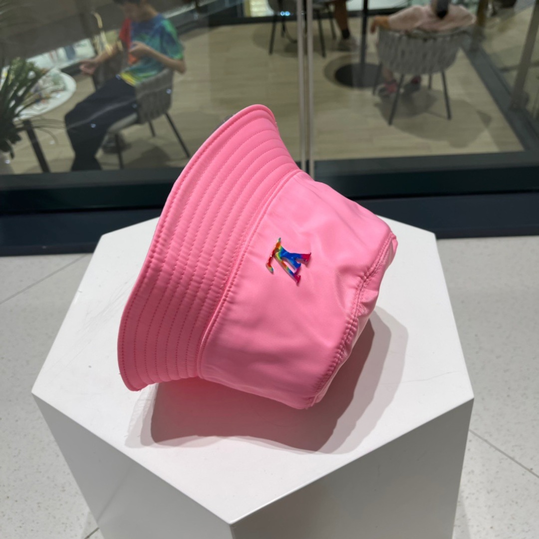  LV路易威登出经典渔夫帽，非常经典的经典，流行的复古美，四季可用，出门必备，非常显脸小