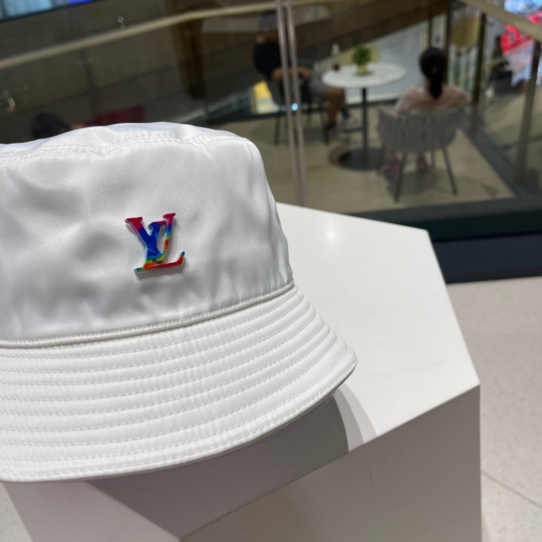  LV路易威登出经典渔夫帽，非常经典的经典，流行的复古美，四季可用，出门必备，非常显脸小