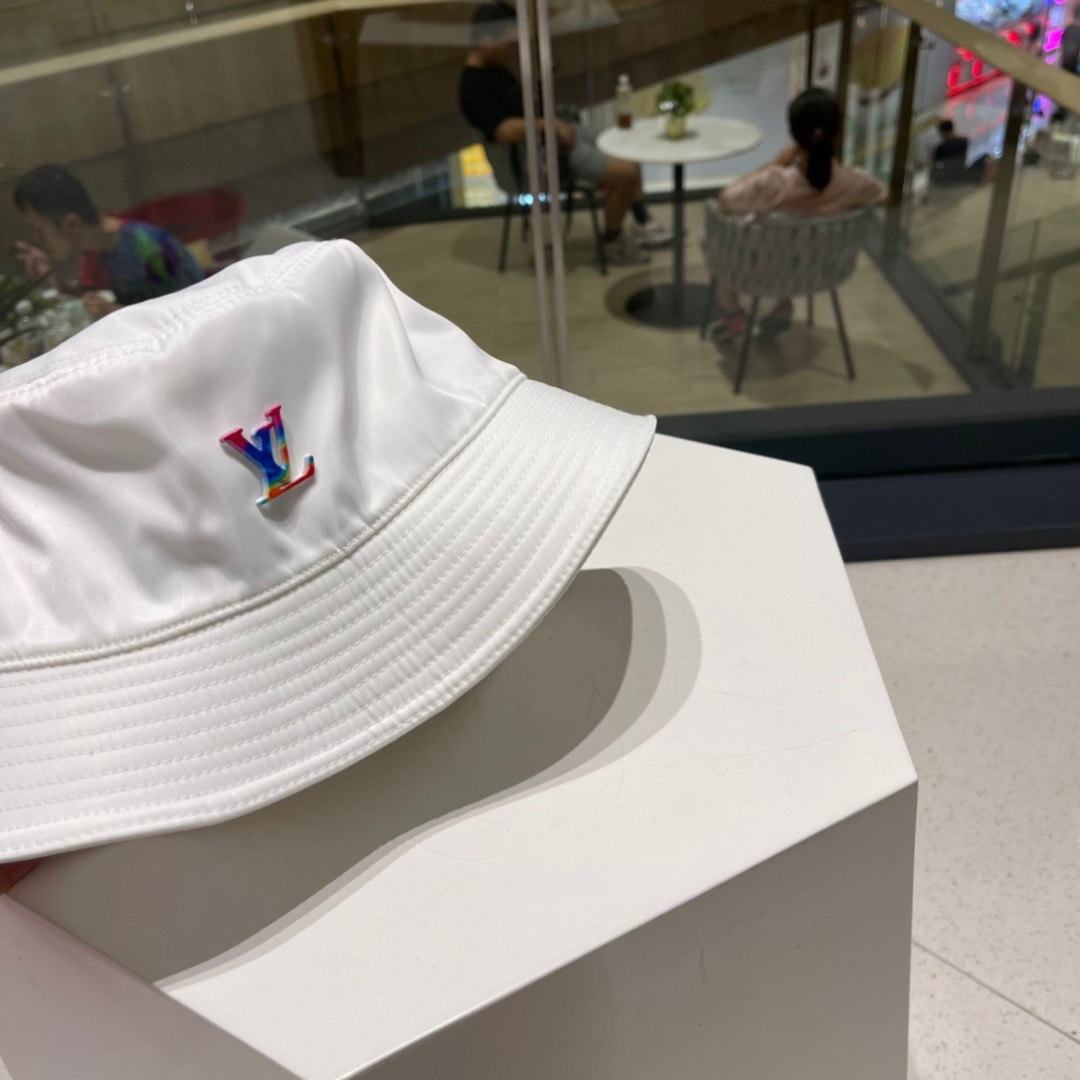  LV路易威登出经典渔夫帽，非常经典的经典，流行的复古美，四季可用，出门必备，非常显脸小